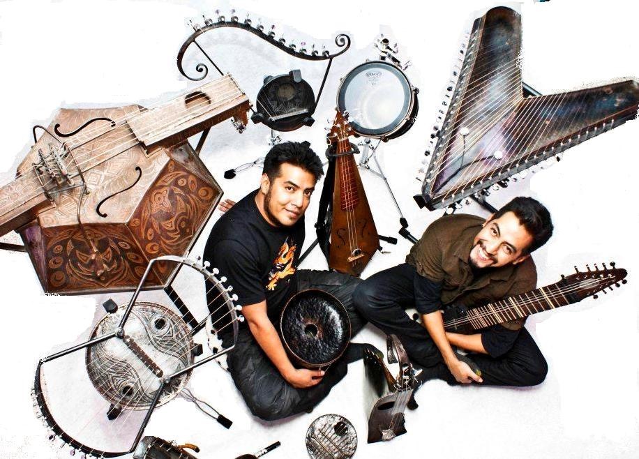 Metal instruments by Cabezas de Cera